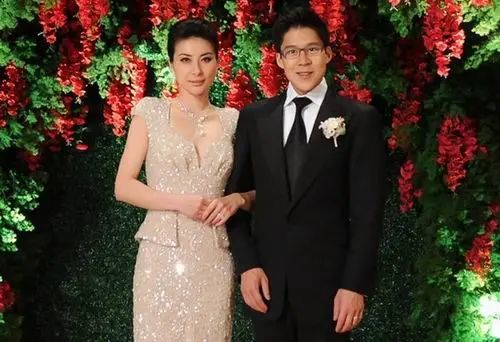 奥运冠军郭晶晶变千亿阔太，下嫁千亿豪门9年后，如今她现状如何？