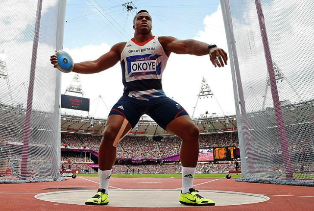 奥运在公园和家里训练这位橄榄球运动员登上奥运铁饼赛场