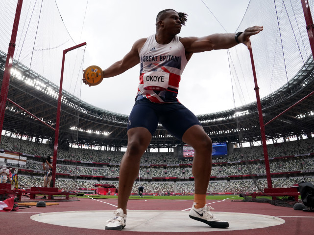 奥运在公园和家里训练这位橄榄球运动员登上奥运铁饼赛场