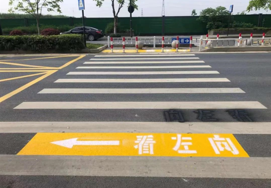 杭州路面出行有变化 高架快速路"交替通行" "z字型"斑马线左进右出