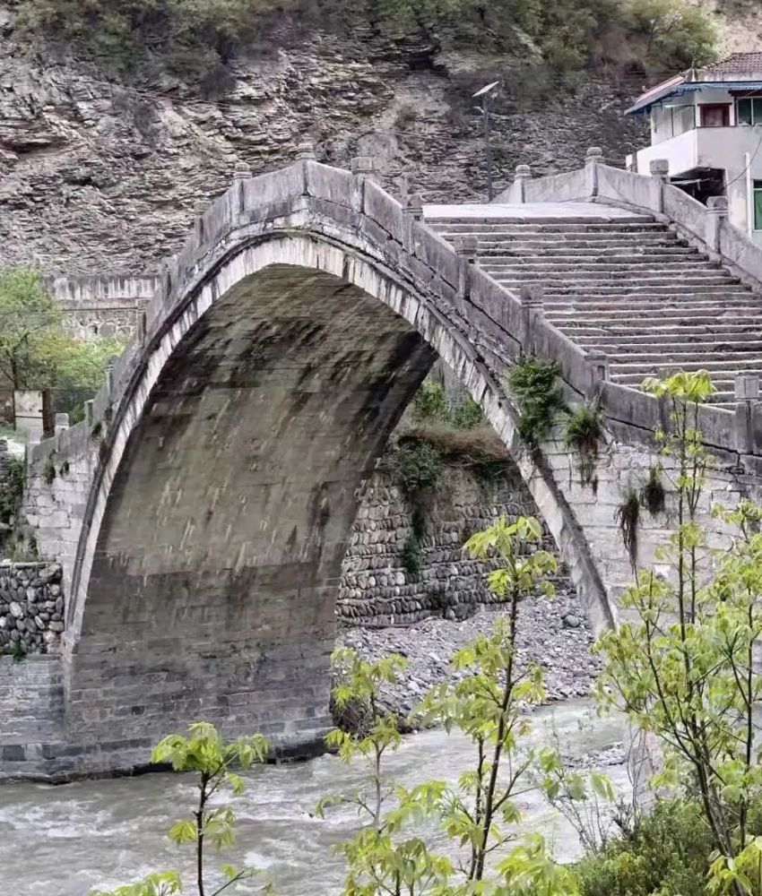 聚焦县域内重点保护的红色资源实体实物,多次到土门三元桥和凤仪镇