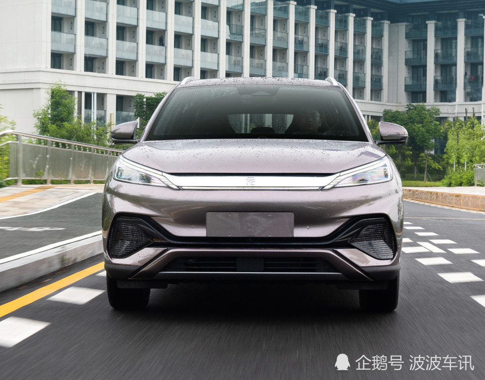 比亚迪元PLUS实车曝光，颜值很高，前脸采用全新的设计