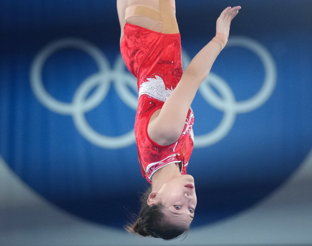 东京奥运会蹦床女子决赛中国选手包揽冠亚军6