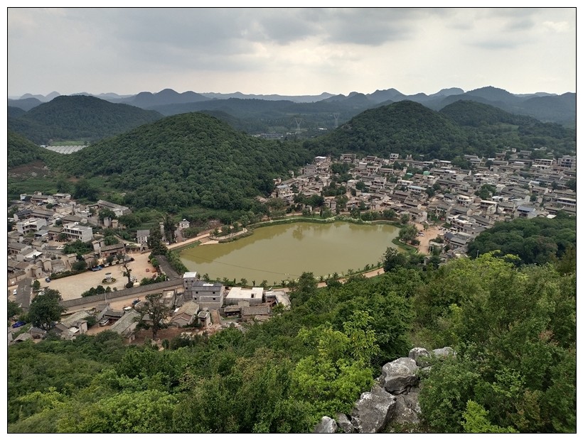 物美价廉的食宿等诸多优点,石林县圭山镇糯黑村这座有着600多年历史