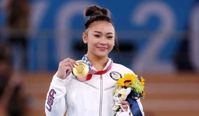 美国亚裔体操女皇来自苗族难民家庭,最初训练用父亲做的山寨器械