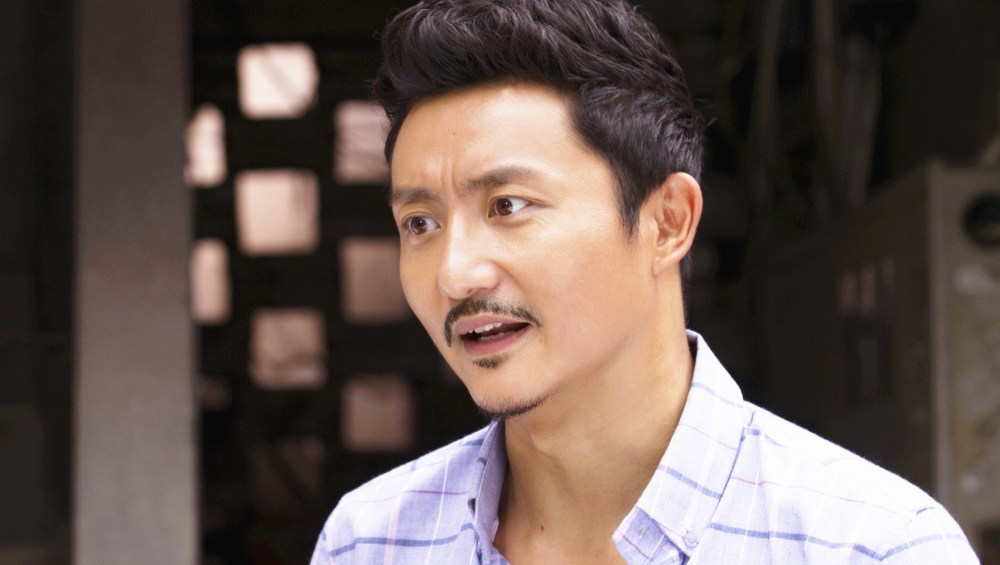 去年,凭借《以家人之名》彻底翻红,饰演小面馆老板李海潮,人物形象