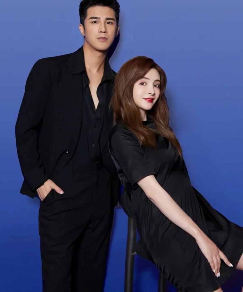 除了跟老公一起工作,麦迪娜孕晚期基本都在家好好养胎,偶尔分享一些