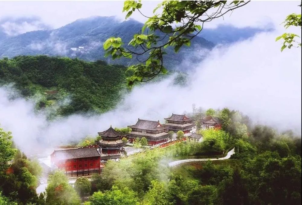 領略紫陽別樣風光拾階而上,攀文筆山公園乘畫舫遊江,品茗賞景兩不誤