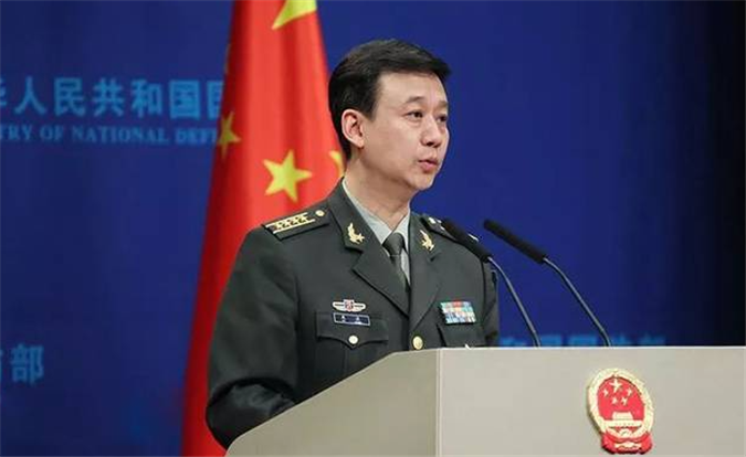 英航母进南海后,突然静默了,军事专家:这是一个非常危险的信号