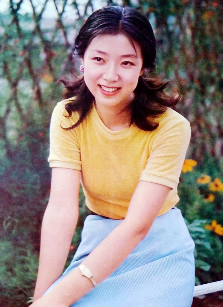 殷新殷新1958年出生于河南开封,曾是北京电影制片厂的演员.