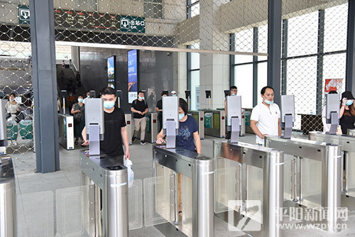 应对疫情,我县各公共场所强化疫情防控措施