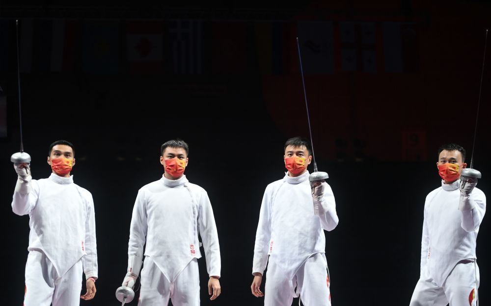 中国男子重剑队:石高峰,兰明豪,董超,王子杰(从左至右).图/新华社