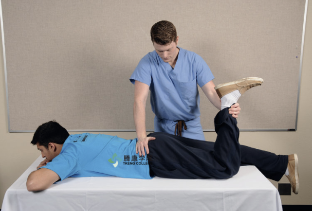 疼痛解剖学|检查骶髂关节痛:yeoman试验