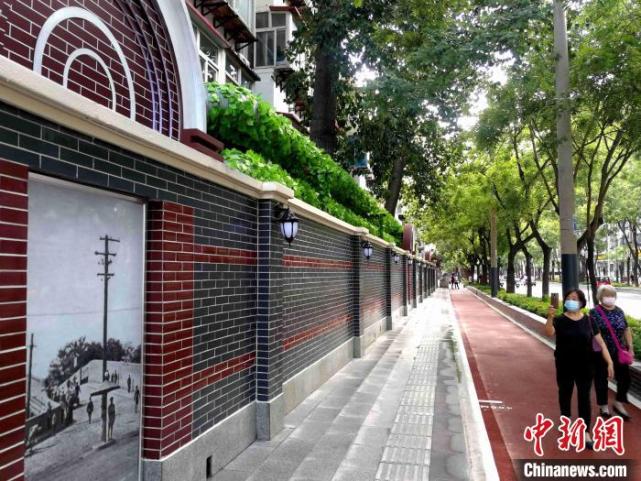 位于石家庄市裕华区东风路上的"历史文化墙.