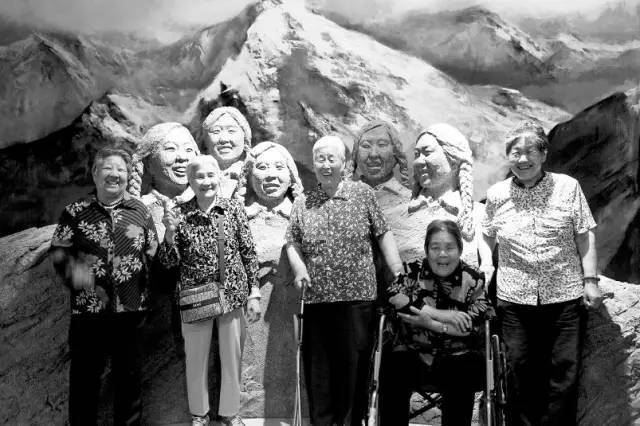 李沙平 摄与"冰峰五姑娘"一样,"塔河五姑娘"在那个时期也赫赫有名.