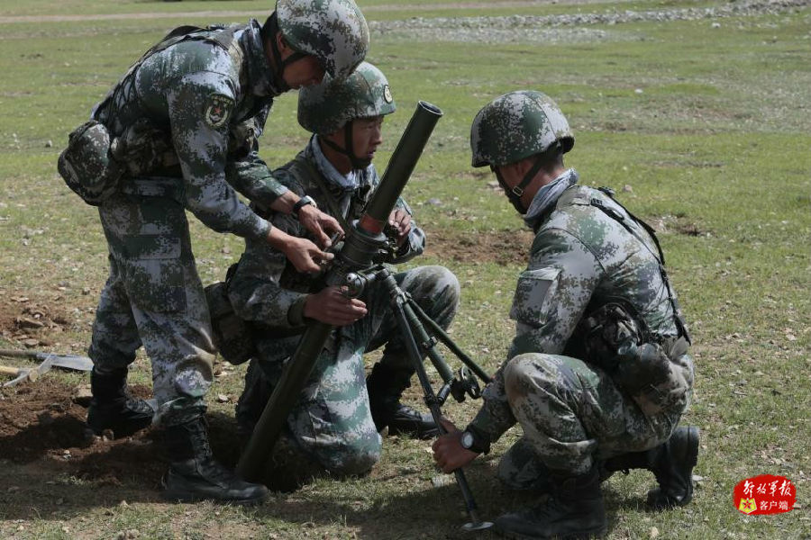 火力十足第77集团军某旅组织实弹射击训练