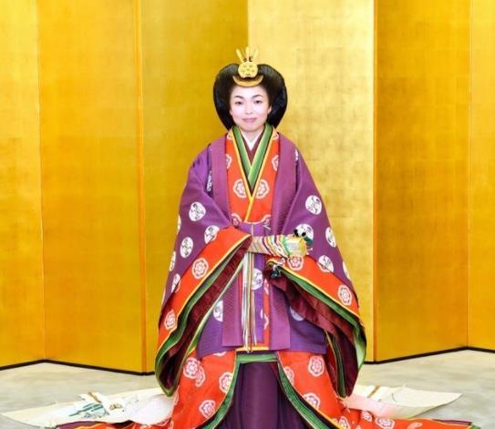 32岁日本公主机场晕倒亲戚们担心不已王妃亲妈为何无动于衷