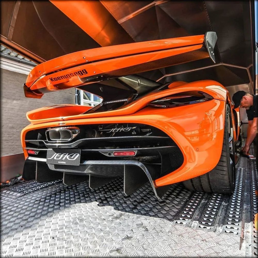 科尼赛克是这么交车的?