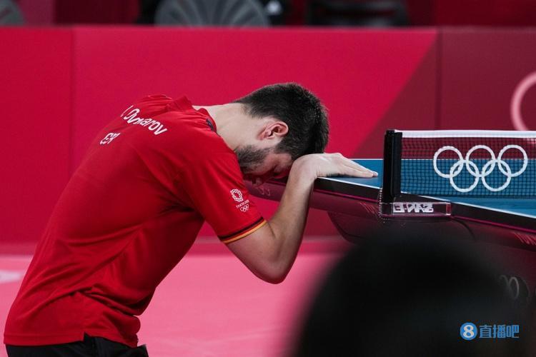 不容易!奥恰洛夫赢得铜牌战之后泪洒赛场