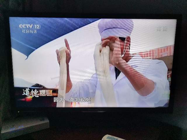 在央视的官网界面《道德观察》专栏里,的确显示独缺28日一期节目.