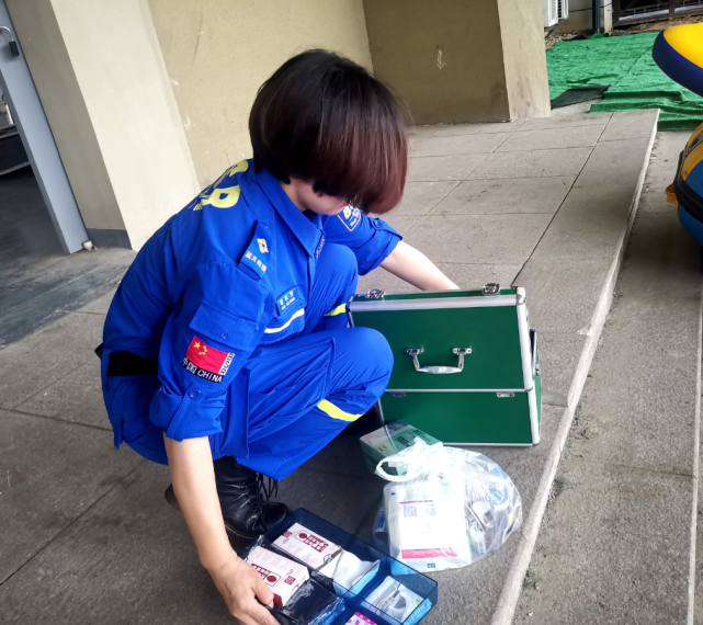 次日凌晨,常熟市蓝天青年救援队五名队员 再次抵达卫辉!