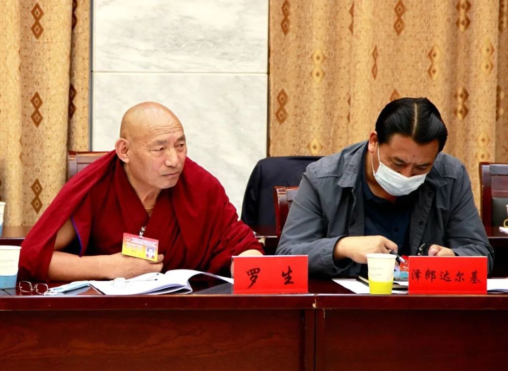 阿坝州第十二届人民代表大会第六次会议阿坝县代表团会议召开