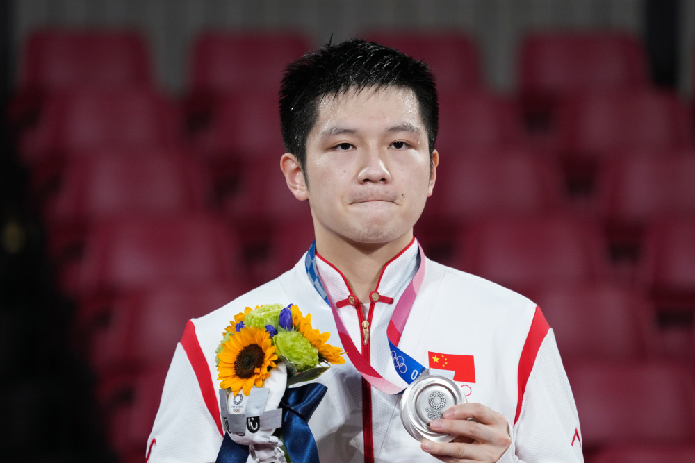 樊振东摘银后迅速调整心情,全力以赴备战男团项目