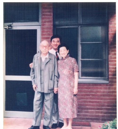 于凤至93岁在美国病逝,张学良来祭拜时,看到墓前4个字老泪纵横