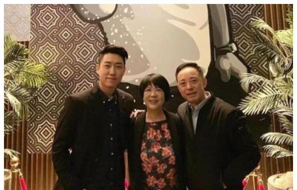 京剧大师于魁智和梁以薇的爱情:一个爱吃西餐,另一个爱吃炸酱面_腾讯