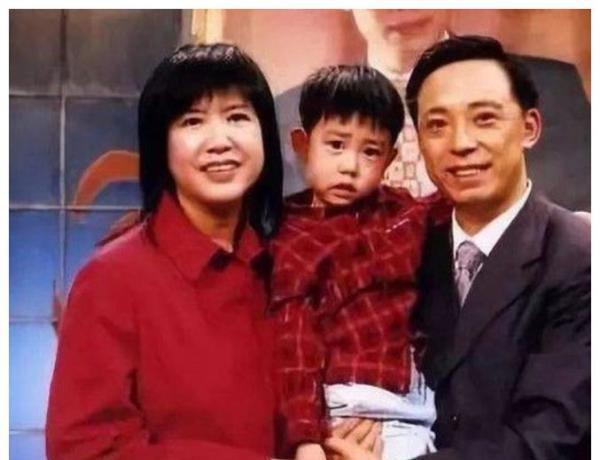 京剧大师于魁智和梁以薇的爱情:一个爱吃西餐,另一个爱吃炸酱面_腾讯