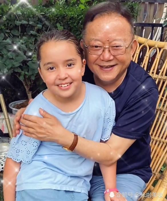 王刚与儿子外孙同框明明是同龄人却相差一辈三代同堂乐享晚年