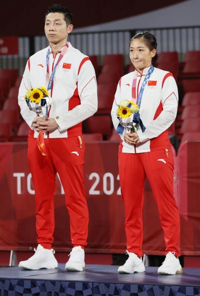 许昕 中国乒乓球队主力,安泰经济与管理学院2015届本科毕业校友马龙