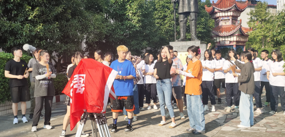 电影短片《学生头》在隆回一中开机