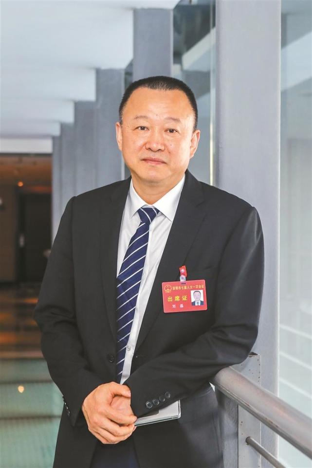刘磊率领医护人员冲锋陷阵推出深圳版新冠肺炎诊疗救治方案