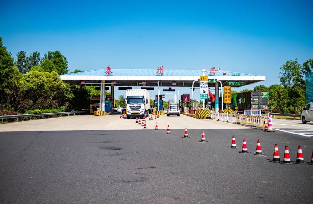 高速卡口,这一幕!_腾讯新闻