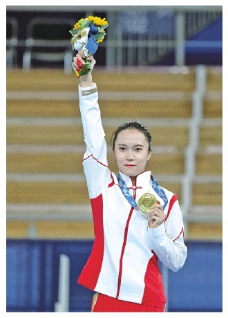 朱雪莹夺得蹦床女子个人冠军,王懿律,黄东萍夺得羽毛球混合双打冠军