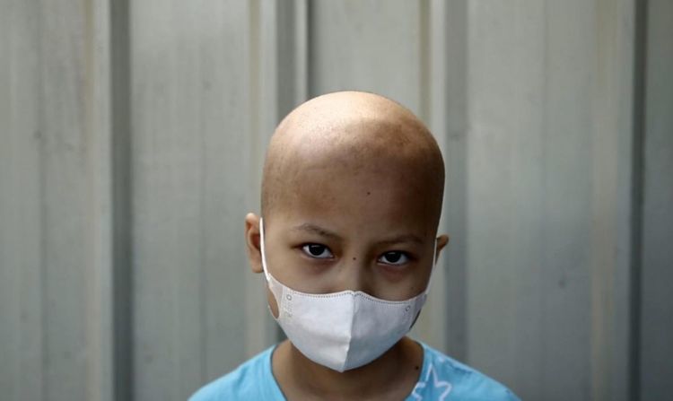5岁儿子患上白血病母亲捐骨髓后微笑离世儿子一句话父亲泪崩