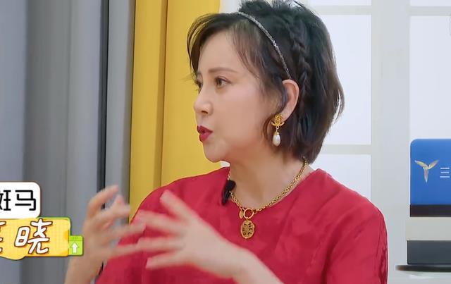后来宋妍霏的妈妈晓晓给出了自己的答案:就是爸爸到哪,就跟着到哪.