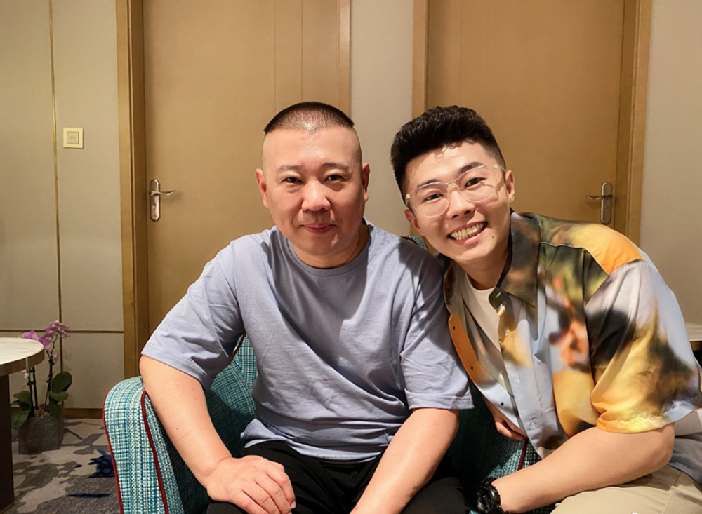 德云社缺人周九良白天拍戏晚上半夜直播略感疲惫