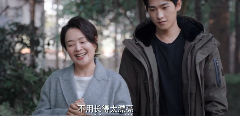 《你是我的荣耀》乔晶晶美媳妇见婆婆，送于途妈妈一礼物，太机智