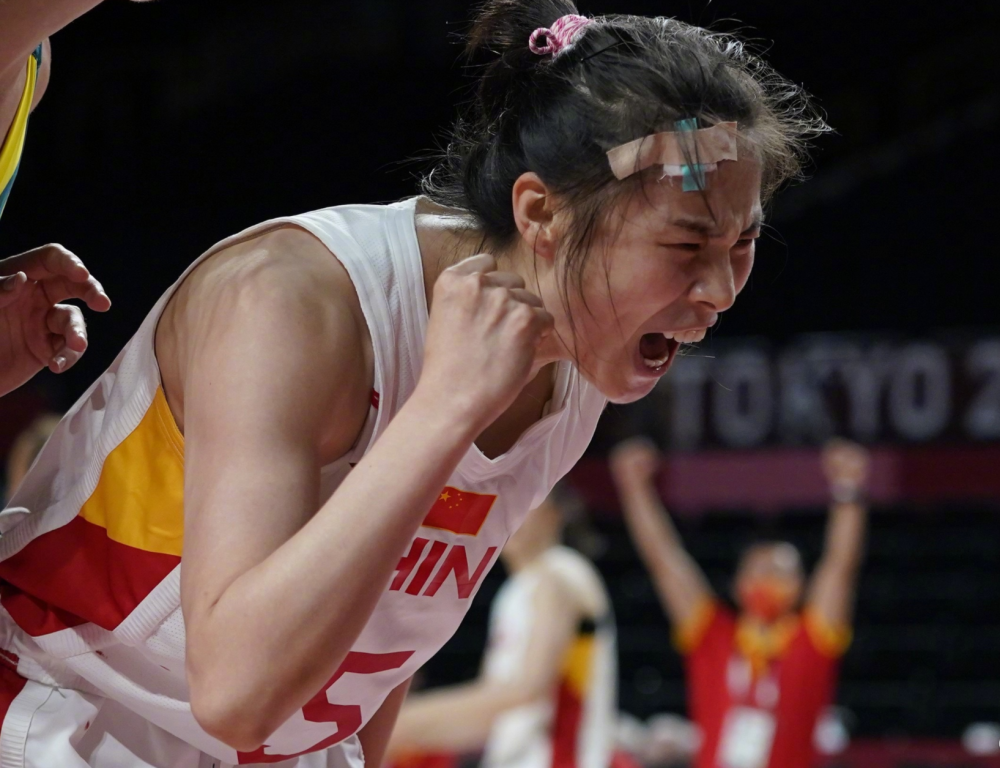 许利民热血激励女篮:必须跨过澳大利亚这个台阶 以后跨不如现在跨