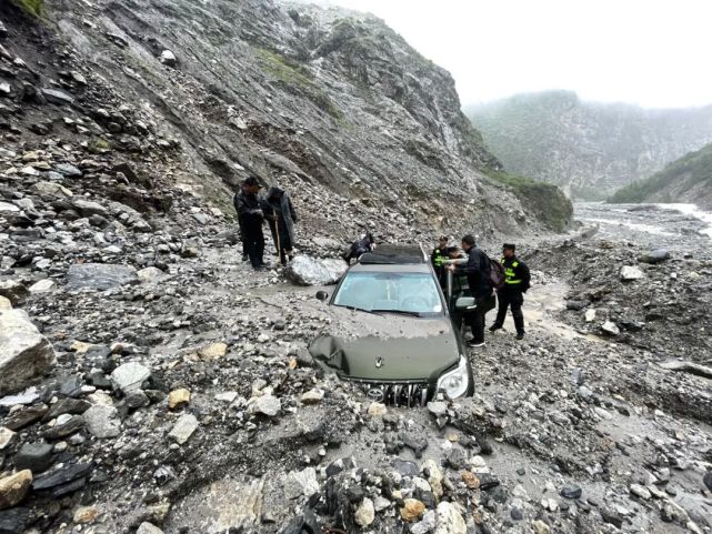 闻"灾"而动 众志成城——记定日县绒辖乡抗击泥石流灾害