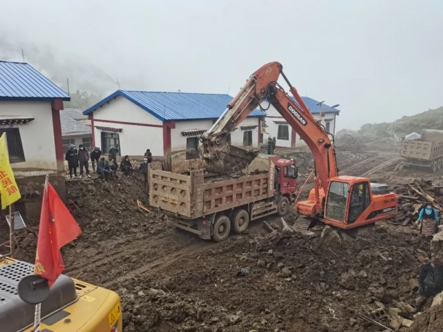 闻"灾"而动 众志成城——记定日县绒辖乡抗击泥石流灾害