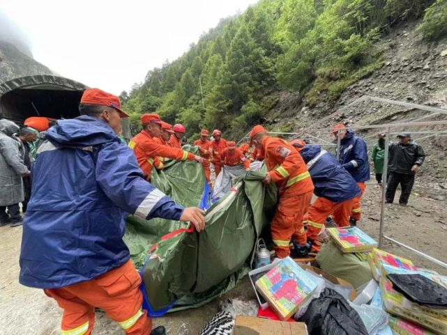 闻"灾"而动 众志成城——记定日县绒辖乡抗击泥石流灾害