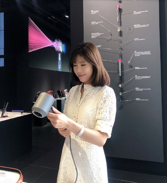 而黎绮雯正是"关注八姐妹"当中的三姐.