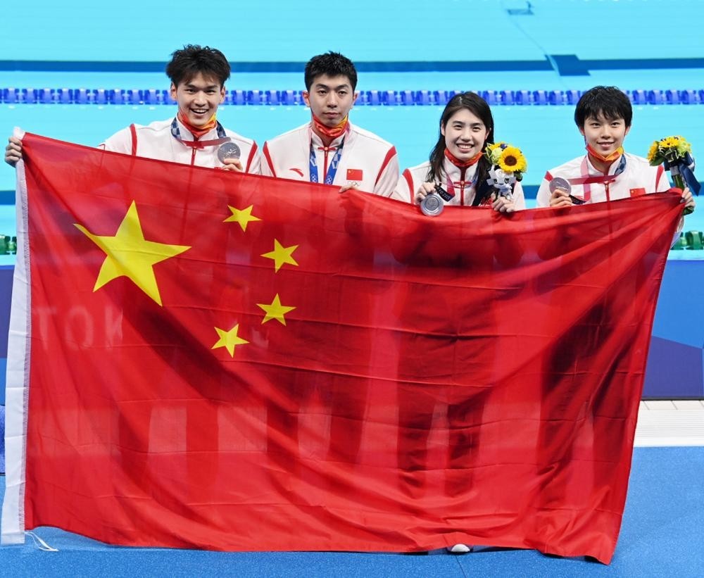 徐嘉余,闫子贝,张雨霏,杨浚瑄混合泳接力摘银,中国泳军值得骄傲_腾讯