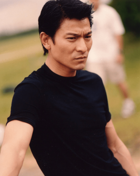 刘德华出道40周年,直播首秀2小时人数突破1亿,这才是真"顶流"