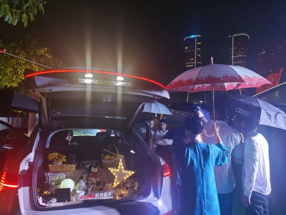 當漢服網紅團隊邂逅奧迪e Tron 這車太酷 今年公司年終獎就選它了 中國熱點