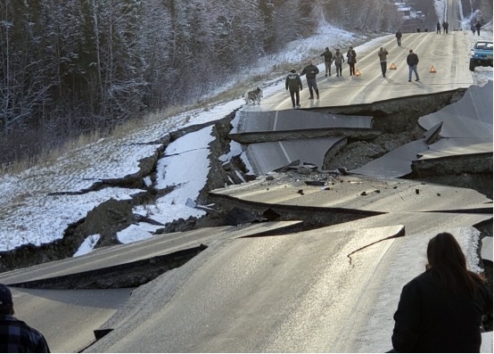 美国发生8级大地震海上浮标出现诡异起伏日本开始担心起来