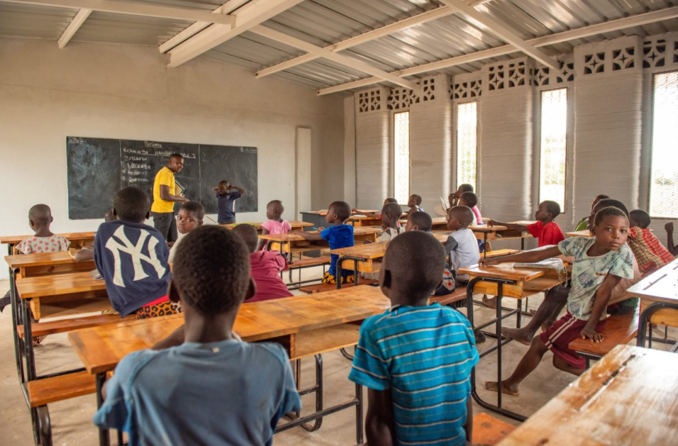 仅18小时竣工世界首座3d打印学校在非洲马拉维开学
